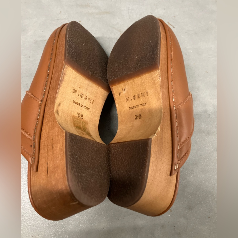 M. Gemi Tan Leather Clogs with Gold Detail - Picture 6 of 6